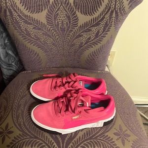 Ladies puma sneakers